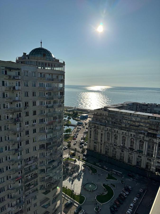 Удобные Апартаменты С Видом На Море バトゥーミ エクステリア 写真