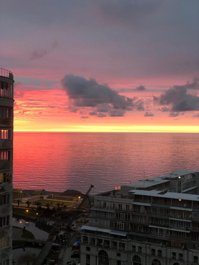 Удобные Апартаменты С Видом На Море バトゥーミ エクステリア 写真